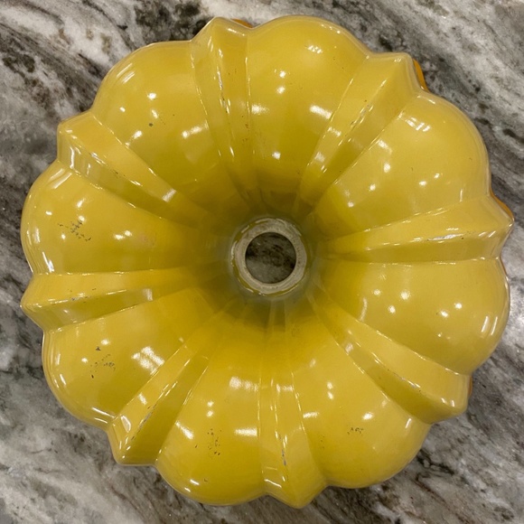 Vintage Nordicware 12 Cup Aluminum Bundt Fluted - Picture 8 of 8